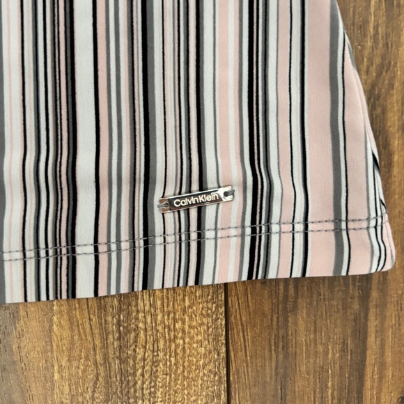 Striped Sleeveless Blouse - Picture 7 of 12